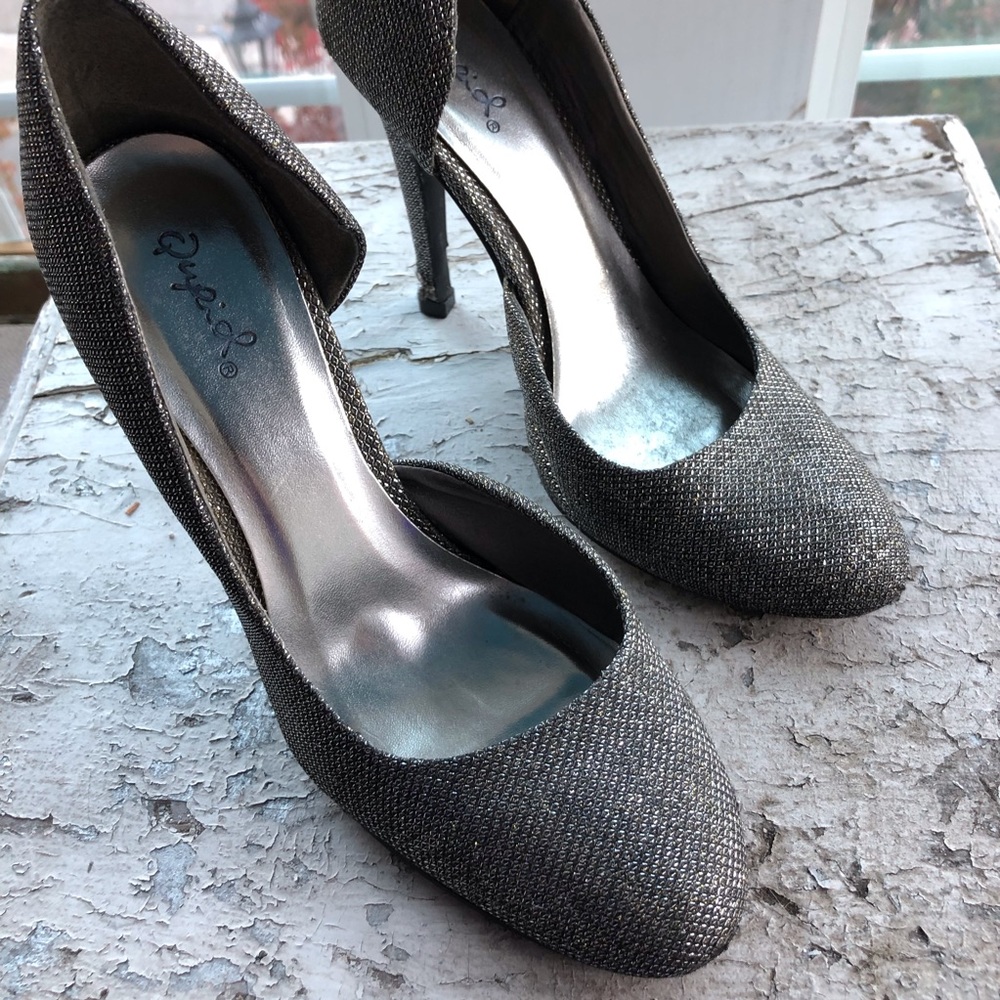 Quipid Heels Size 8 Sparkly Silver